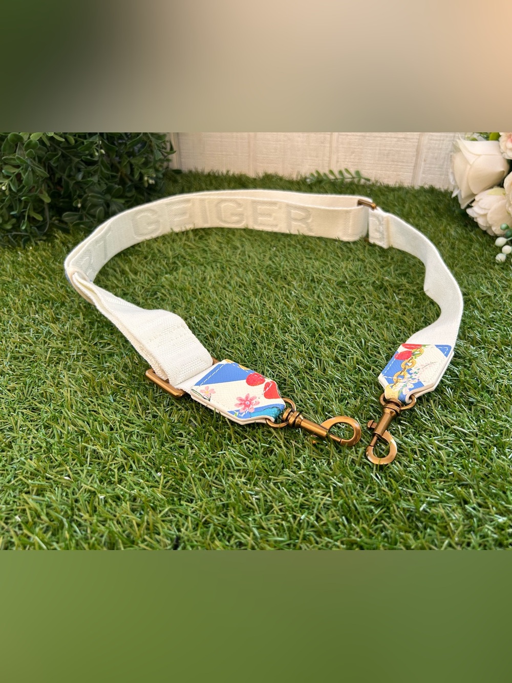 Kurt Gaiger  white   With  flowers snd gold bags strap/NEWC